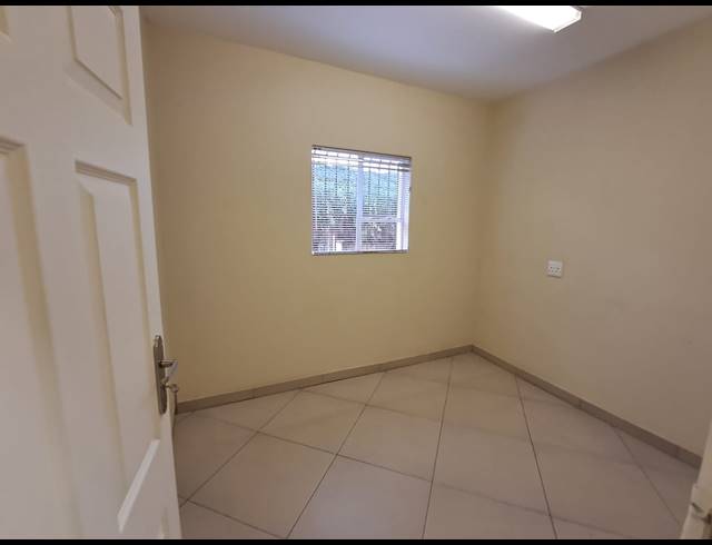 180M² OFFICE TO LET IN THREE RIVERS PROPER